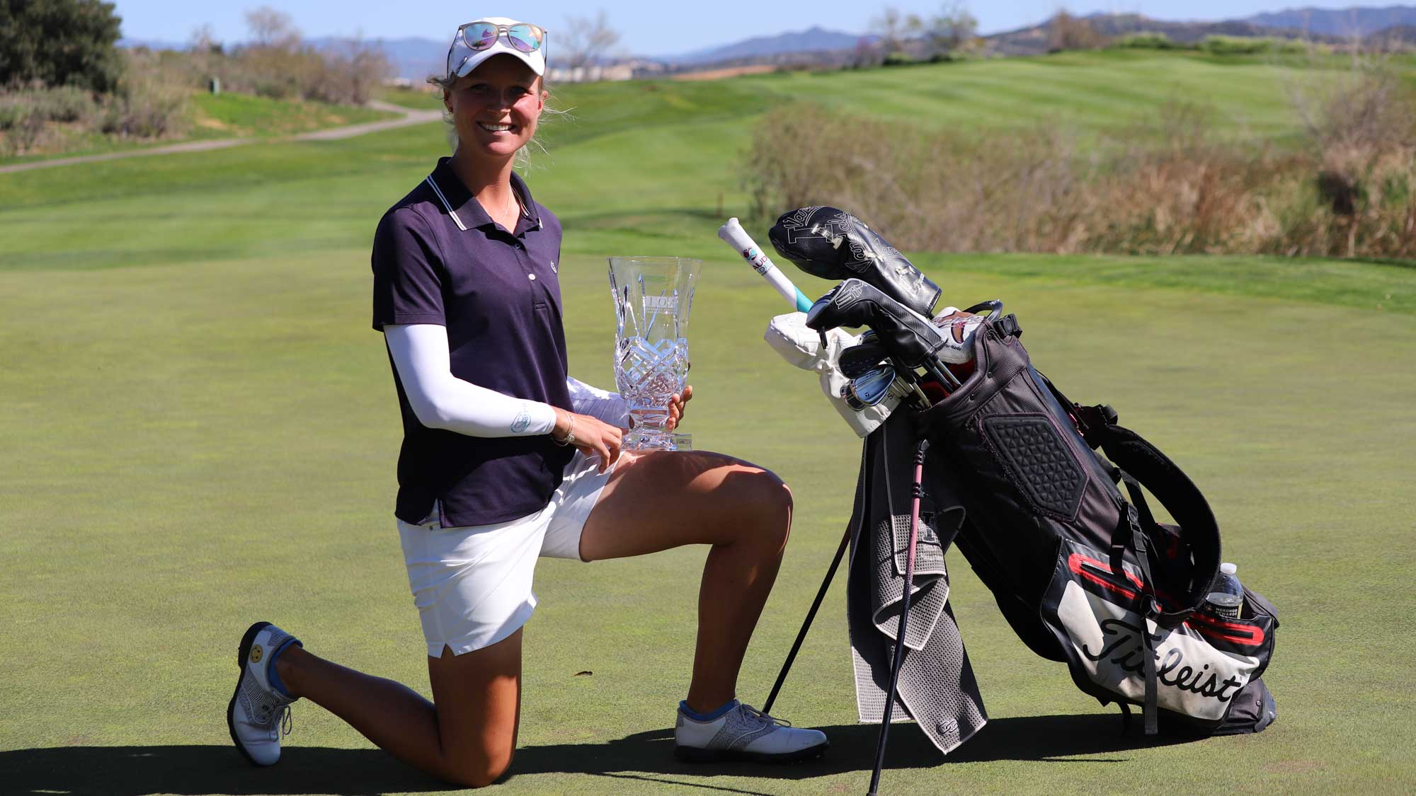 Sophie Hausmann with the IOA Championship Trophy