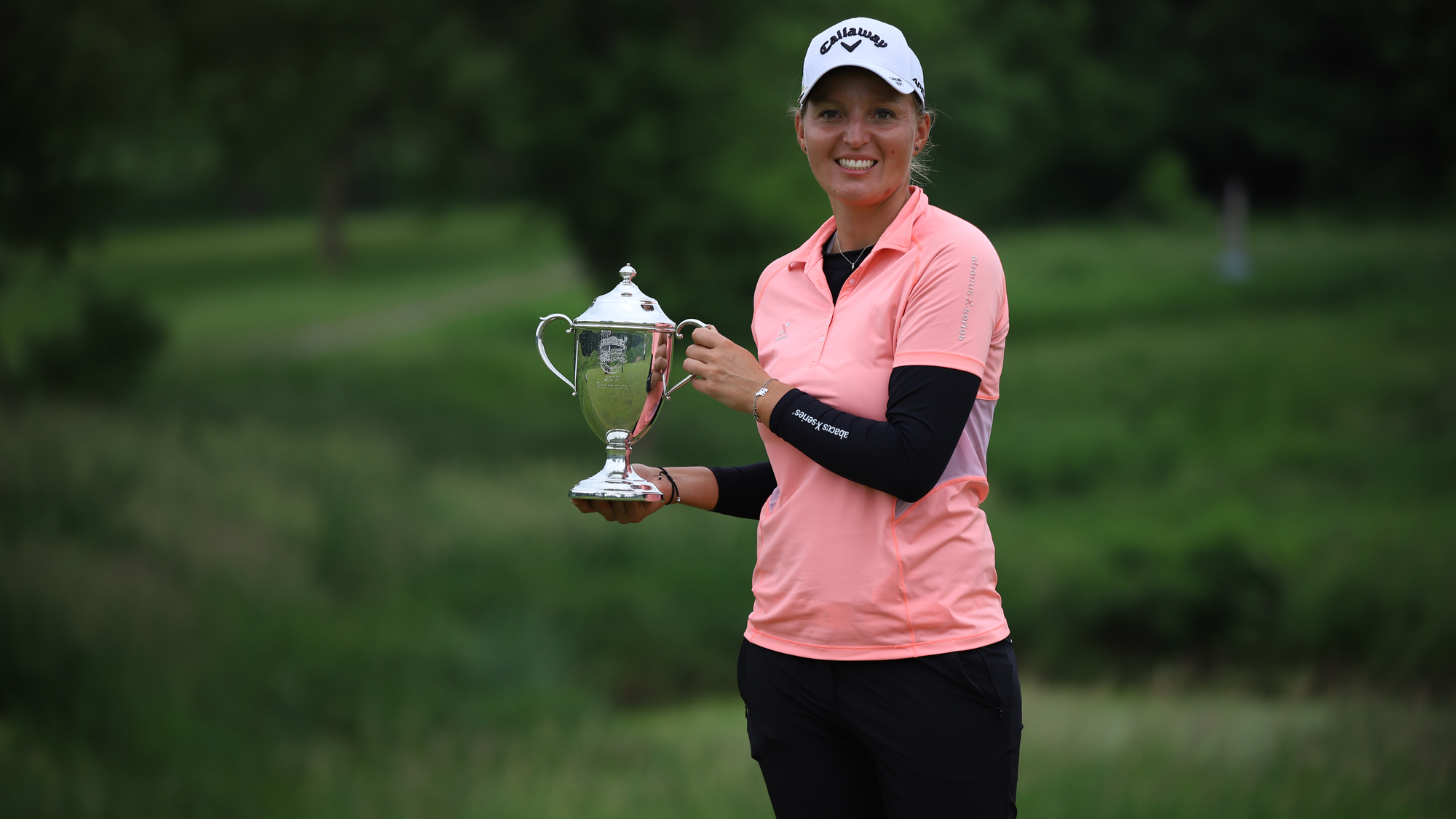 Perrine Delacour holds trophy