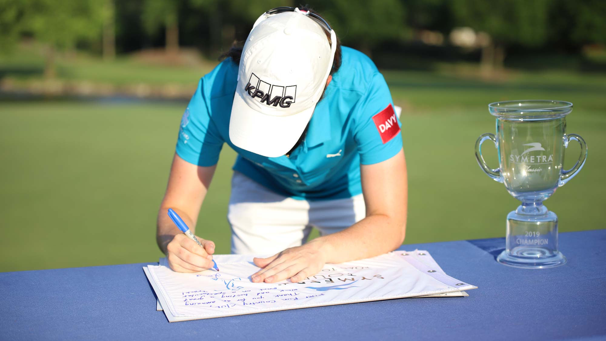 Leona Maguire Signs Flags