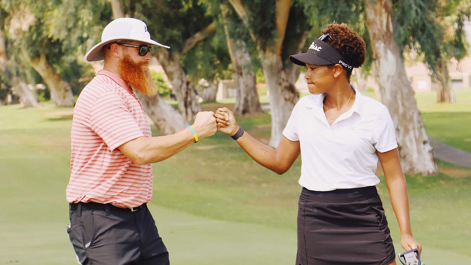et22_q-school-stage-1_rd4_ginger-howard-and-caddy_fist-bump_edited_2000x1125.jpg